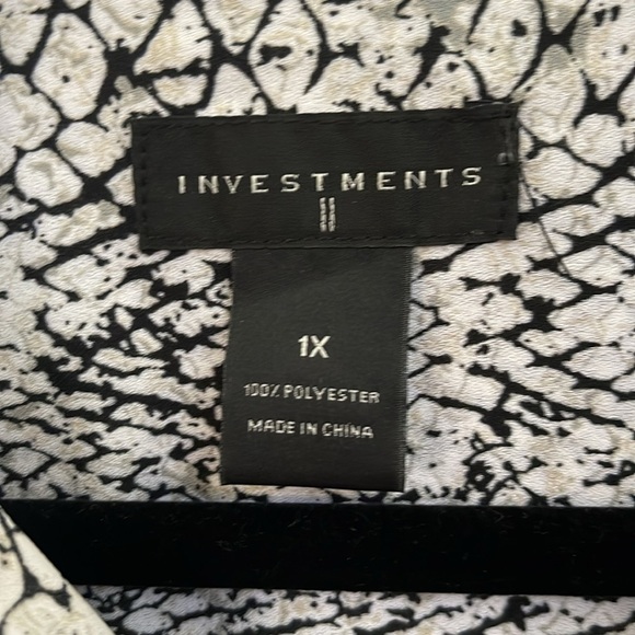 Investments black and white button down blouse. Size 1X - Picture 6 of 7